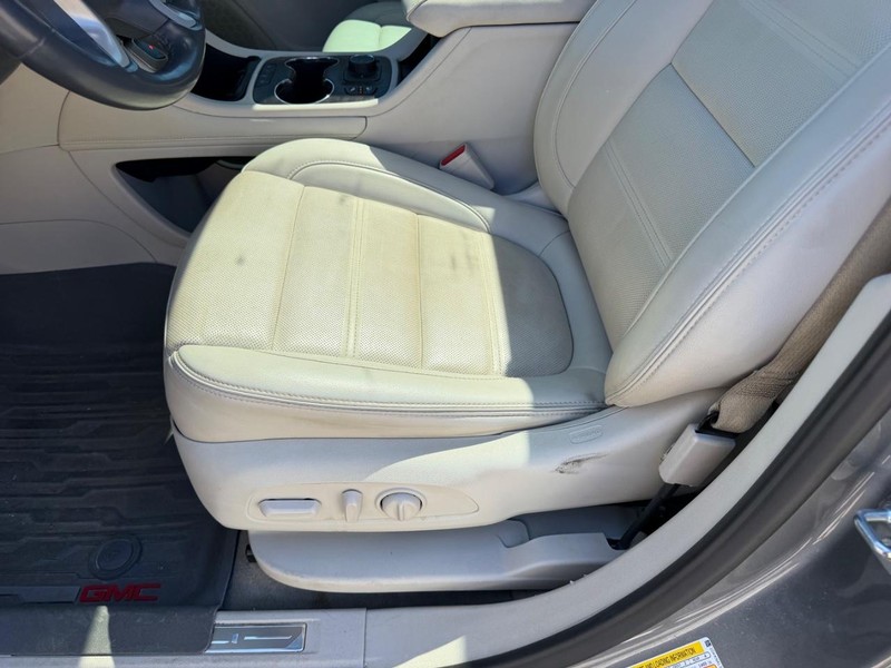 GMC Acadia Vehicle Full-screen Gallery Image 21