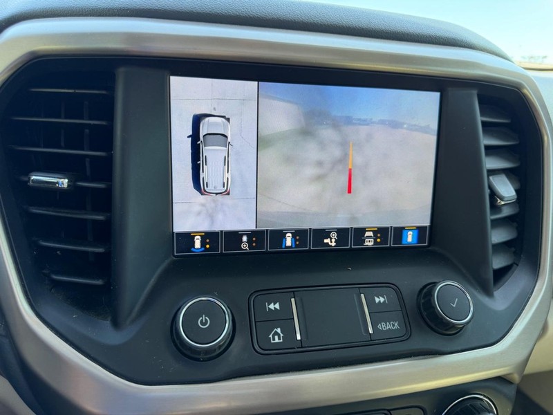 GMC Acadia Vehicle Full-screen Gallery Image 23