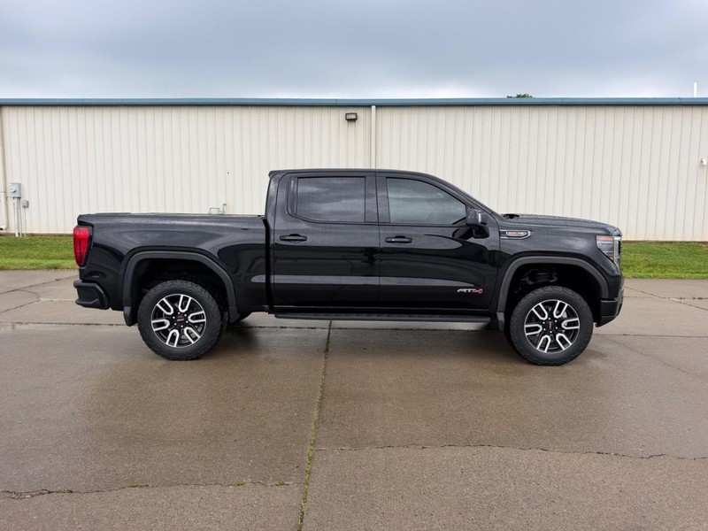 GMC Sierra 1500 Vehicle Full-screen Gallery Image 2