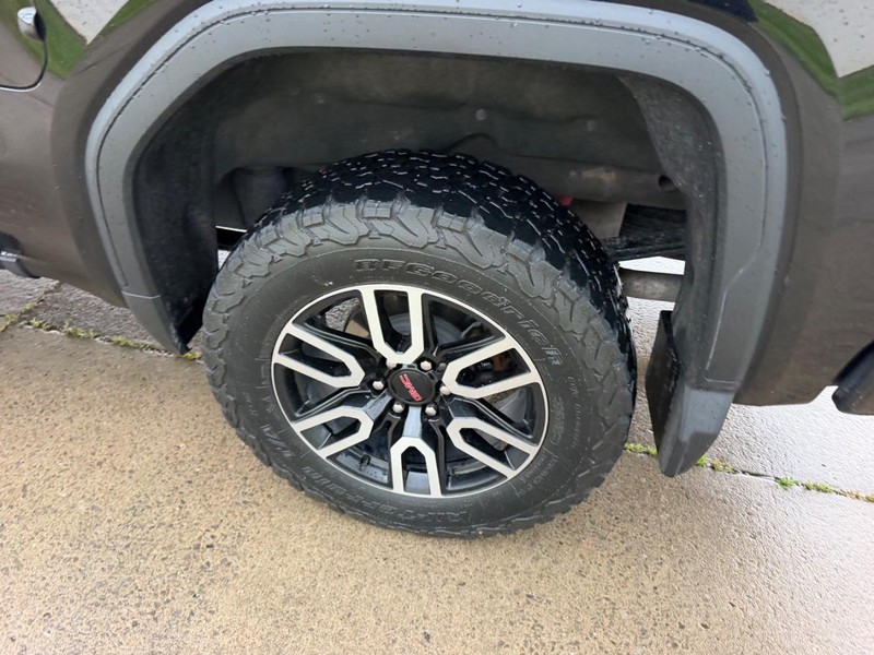 GMC Sierra 1500 Vehicle Full-screen Gallery Image 6