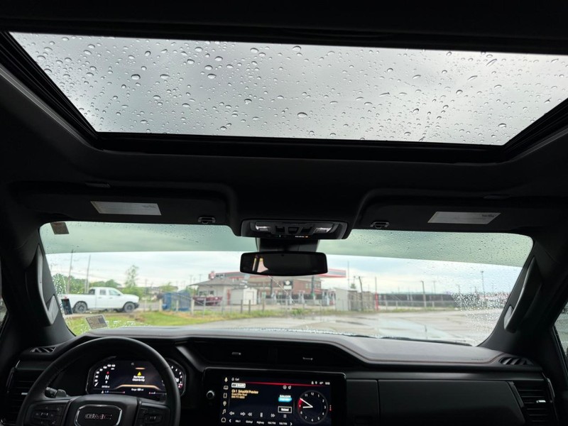 GMC Sierra 1500 Vehicle Full-screen Gallery Image 8