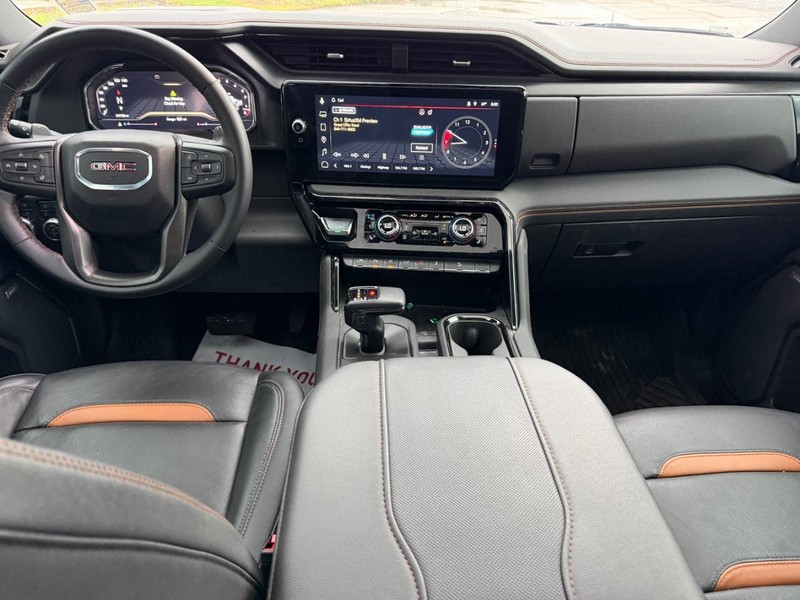 GMC Sierra 1500 Vehicle Full-screen Gallery Image 9