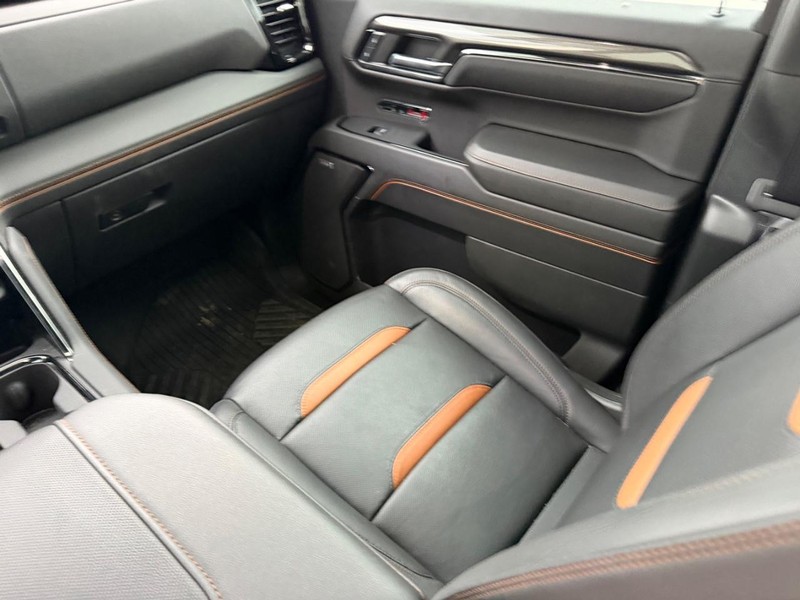 GMC Sierra 1500 Vehicle Full-screen Gallery Image 16