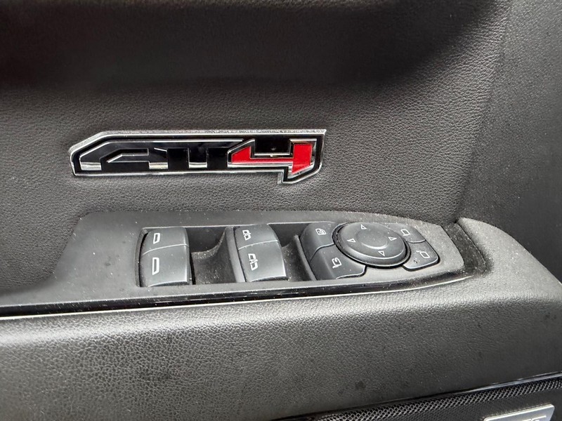 GMC Sierra 1500 Vehicle Full-screen Gallery Image 17