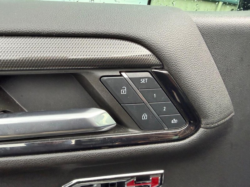 GMC Sierra 1500 Vehicle Full-screen Gallery Image 18