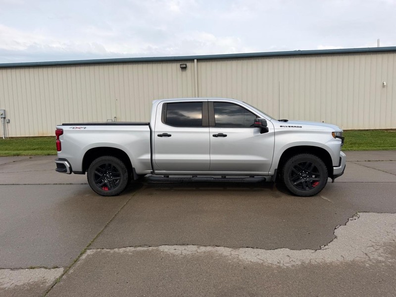 Chevrolet Silverado 1500 Vehicle Full-screen Gallery Image 2