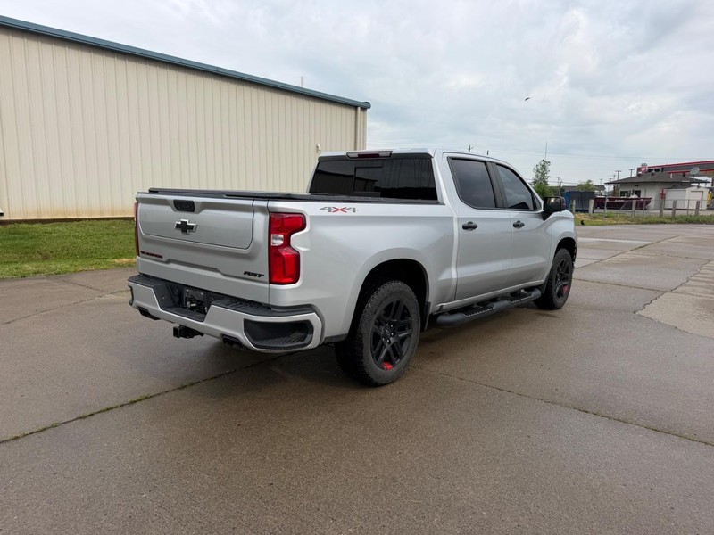 Chevrolet Silverado 1500 Vehicle Full-screen Gallery Image 3