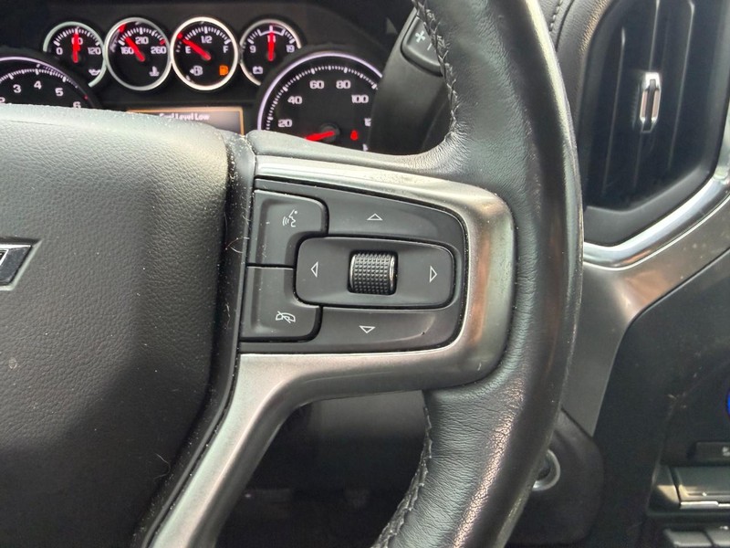 Chevrolet Silverado 1500 Vehicle Full-screen Gallery Image 11