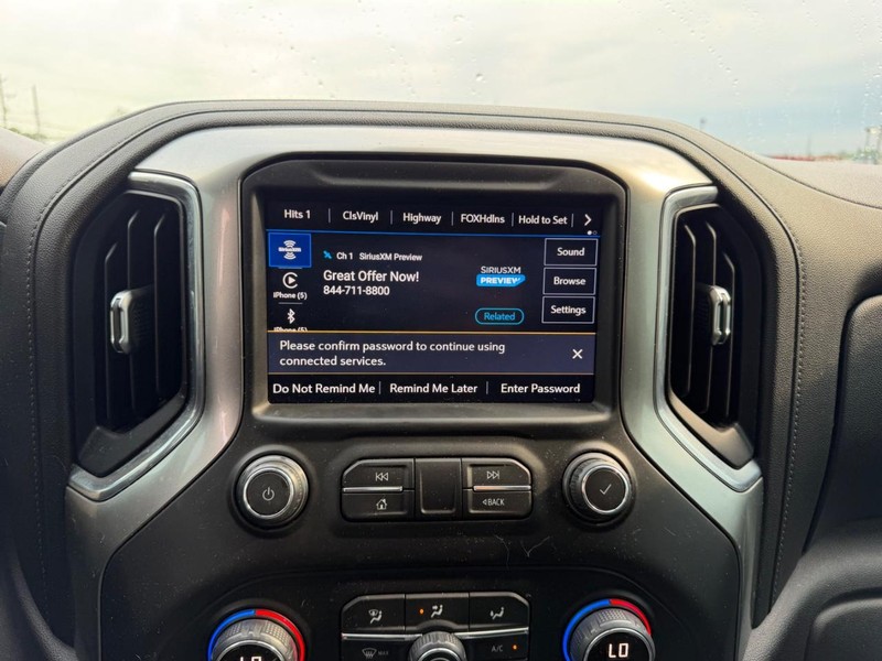 Chevrolet Silverado 1500 Vehicle Full-screen Gallery Image 12