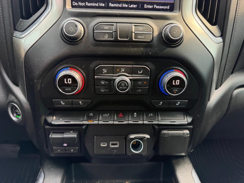 Chevrolet Silverado 1500 Vehicle Full-screen Gallery Image 13