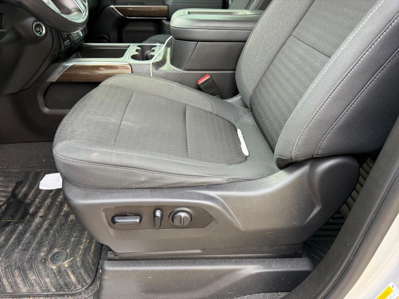 Chevrolet Silverado 1500 Vehicle Full-screen Gallery Image 16