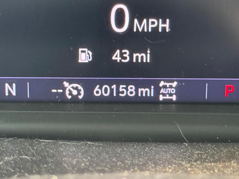 Chevrolet Silverado 1500 Vehicle Full-screen Gallery Image 17