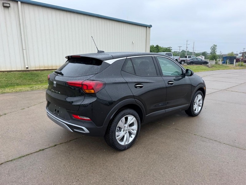 Buick Encore GX Vehicle Full-screen Gallery Image 3