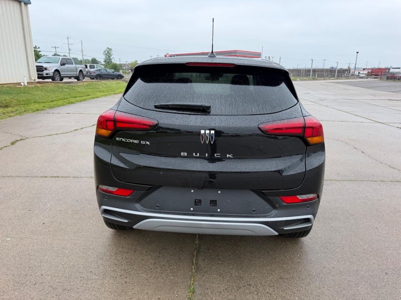 Buick Encore GX Vehicle Full-screen Gallery Image 4
