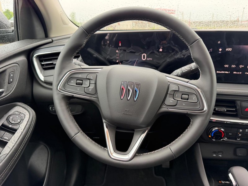 Buick Encore GX Vehicle Full-screen Gallery Image 9