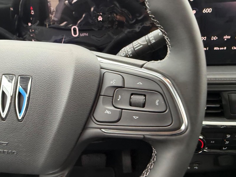 Buick Encore GX Vehicle Full-screen Gallery Image 11