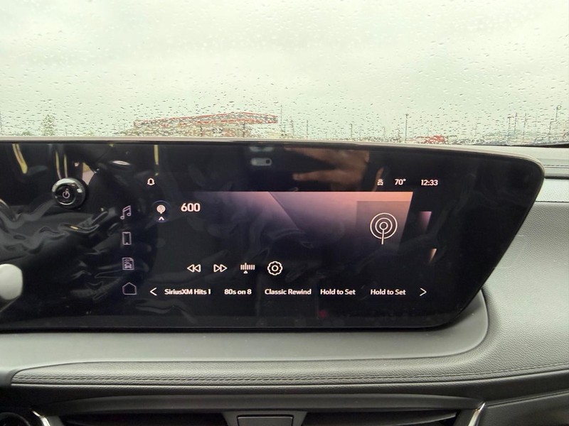 Buick Encore GX Vehicle Full-screen Gallery Image 12