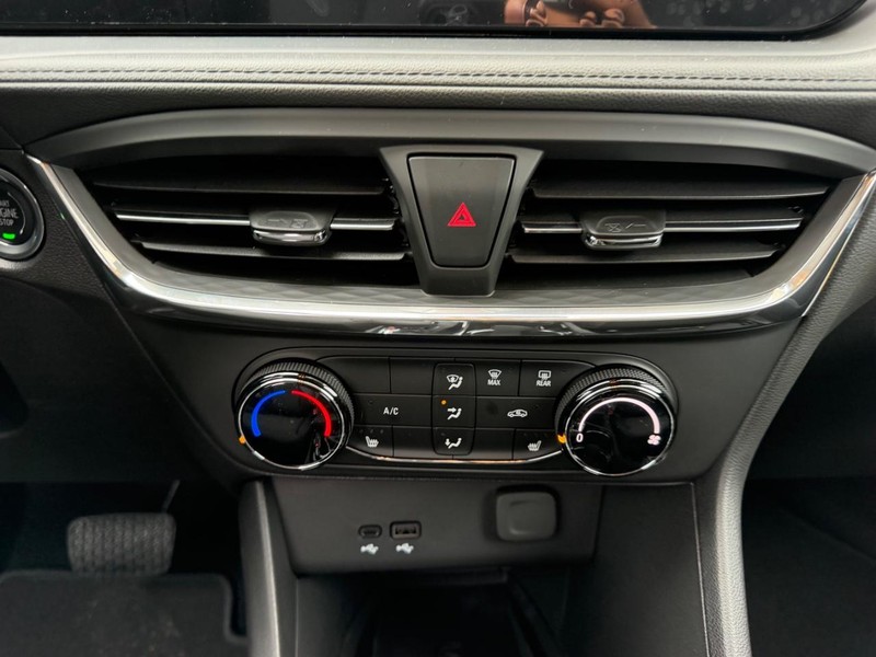 Buick Encore GX Vehicle Full-screen Gallery Image 13