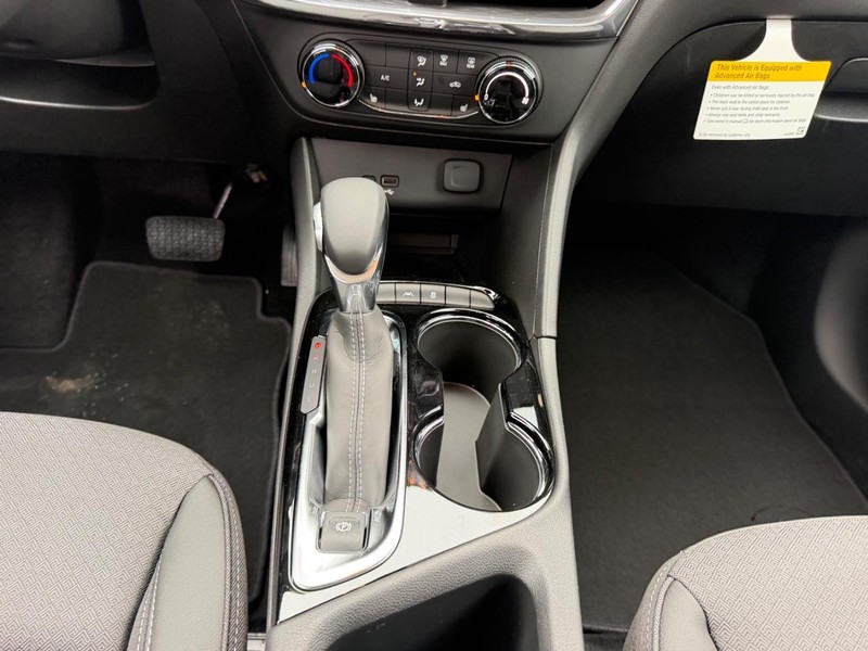 Buick Encore GX Vehicle Full-screen Gallery Image 14