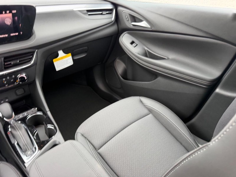 Buick Encore GX Vehicle Full-screen Gallery Image 15