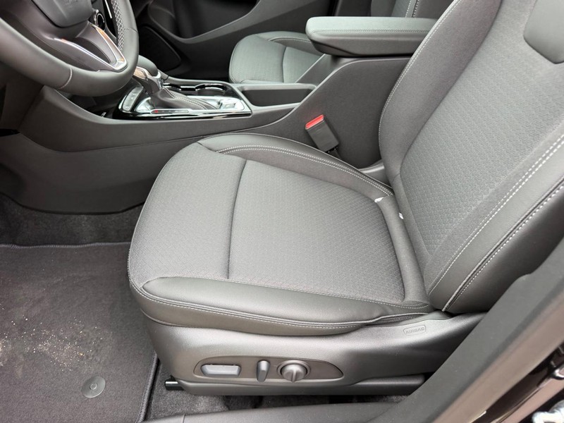Buick Encore GX Vehicle Full-screen Gallery Image 17