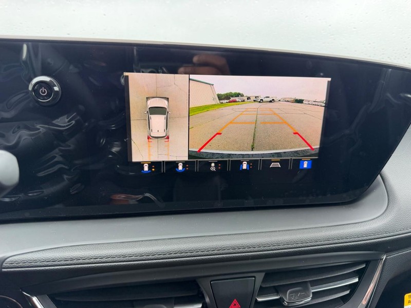 Buick Encore GX Vehicle Full-screen Gallery Image 19