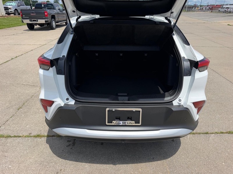 Buick Envista Vehicle Full-screen Gallery Image 5