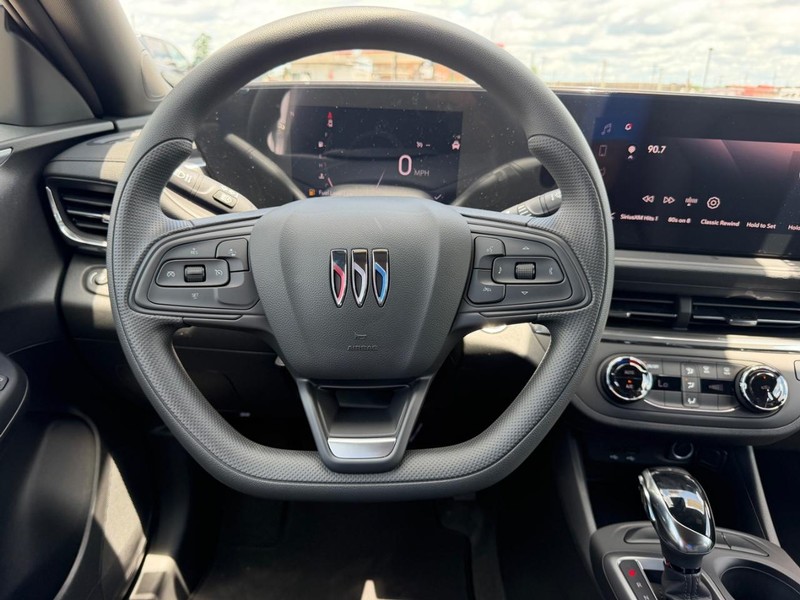Buick Envista Vehicle Full-screen Gallery Image 9