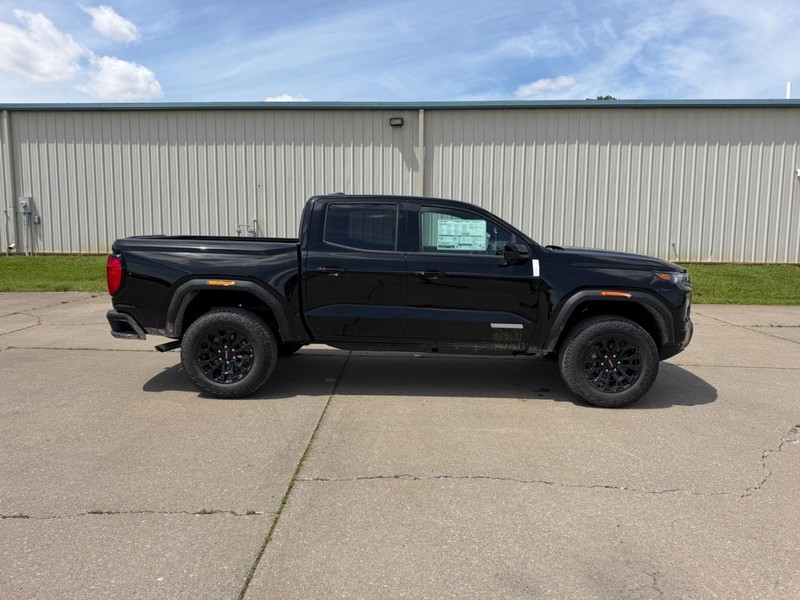 GMC Canyon Vehicle Full-screen Gallery Image 2