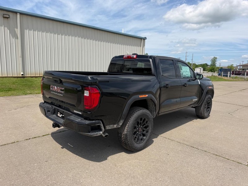 GMC Canyon Vehicle Full-screen Gallery Image 3