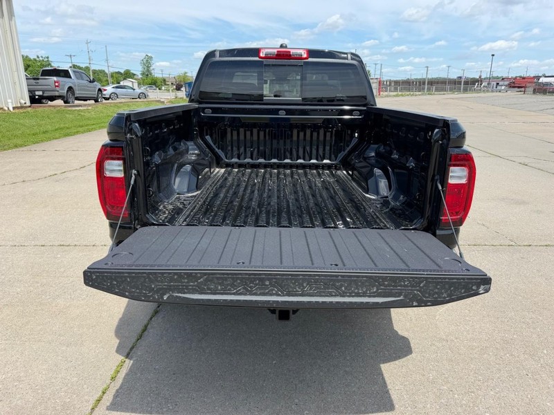 GMC Canyon Vehicle Full-screen Gallery Image 5