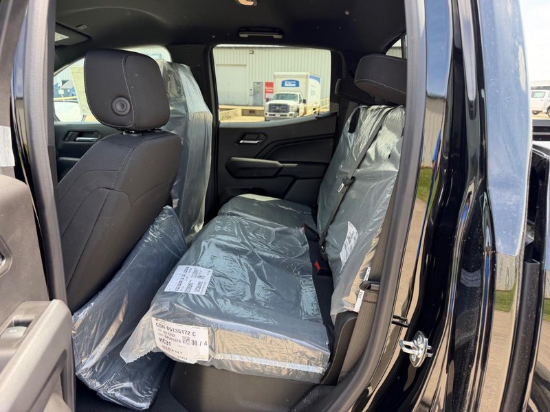 GMC Canyon Vehicle Full-screen Gallery Image 7