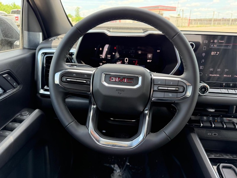 GMC Canyon Vehicle Full-screen Gallery Image 9