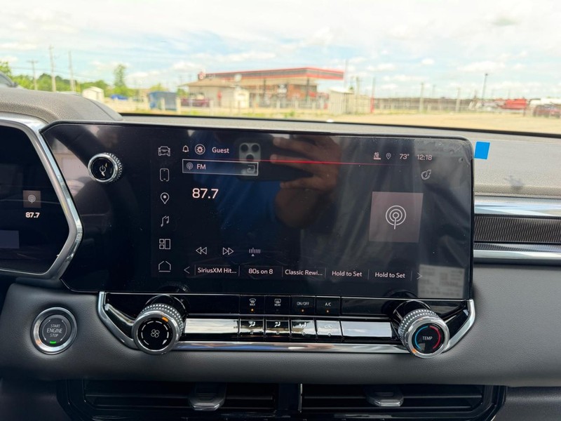 GMC Canyon Vehicle Full-screen Gallery Image 12