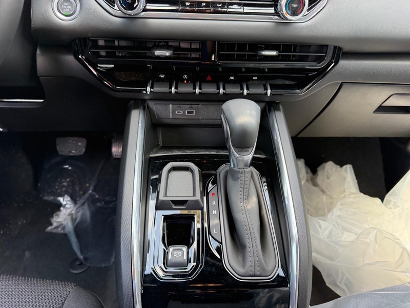 GMC Canyon Vehicle Full-screen Gallery Image 14