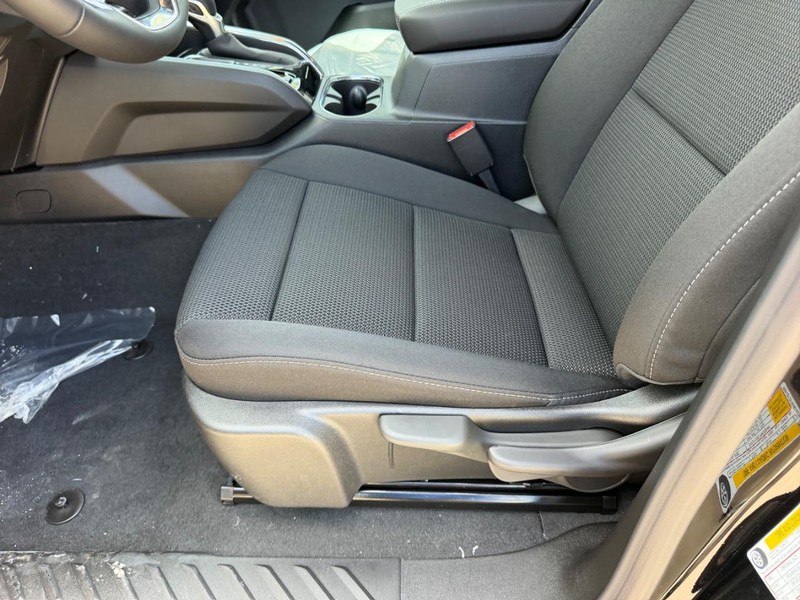 GMC Canyon Vehicle Full-screen Gallery Image 17