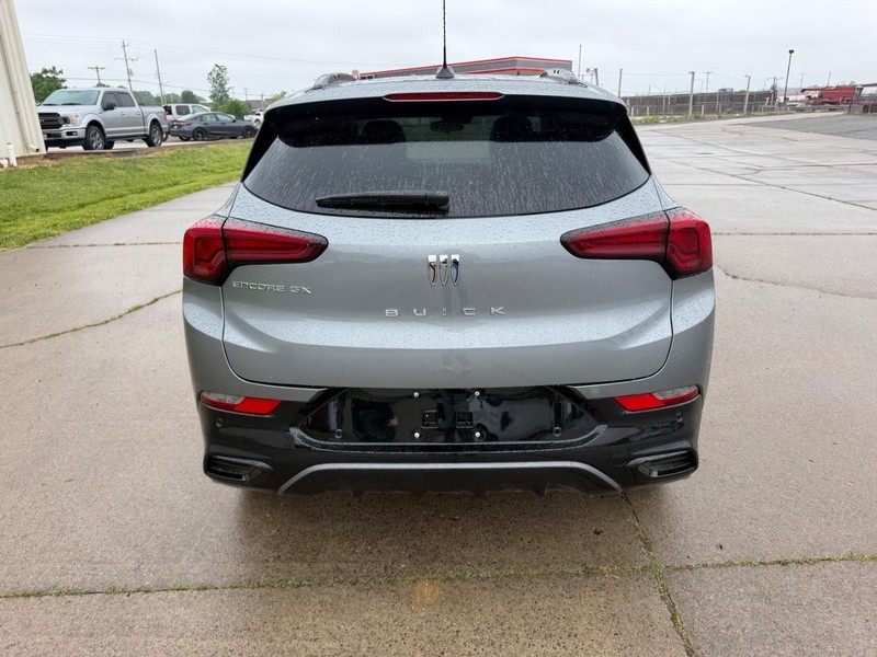 Buick Encore GX Vehicle Full-screen Gallery Image 4