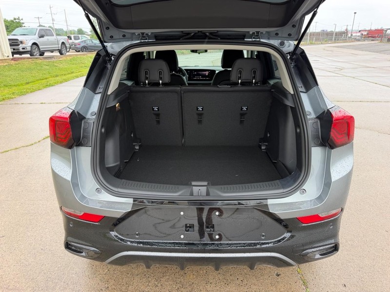 Buick Encore GX Vehicle Full-screen Gallery Image 5