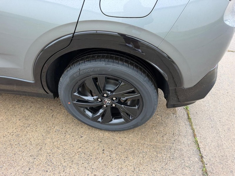 Buick Encore GX Vehicle Full-screen Gallery Image 6