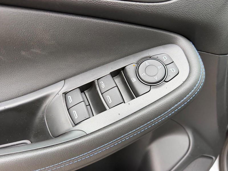 Buick Encore GX Vehicle Full-screen Gallery Image 10