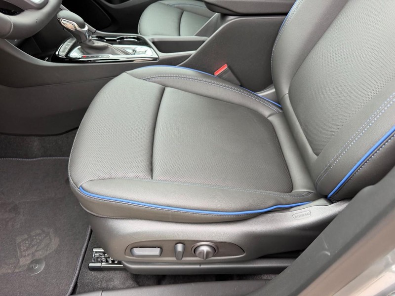 Buick Encore GX Vehicle Full-screen Gallery Image 11