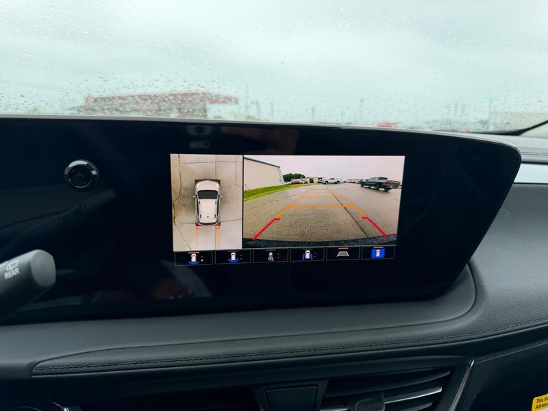 Buick Encore GX Vehicle Full-screen Gallery Image 12