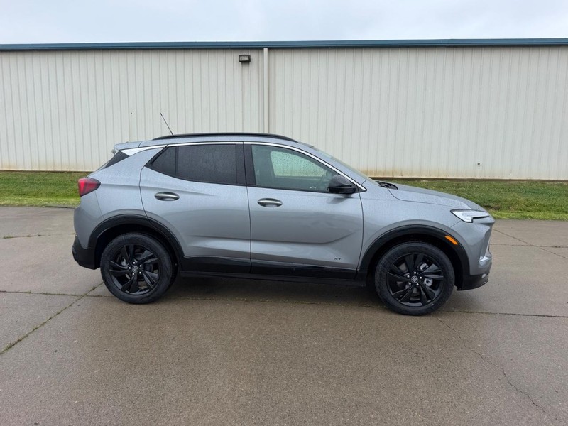Buick Encore GX Vehicle Full-screen Gallery Image 2