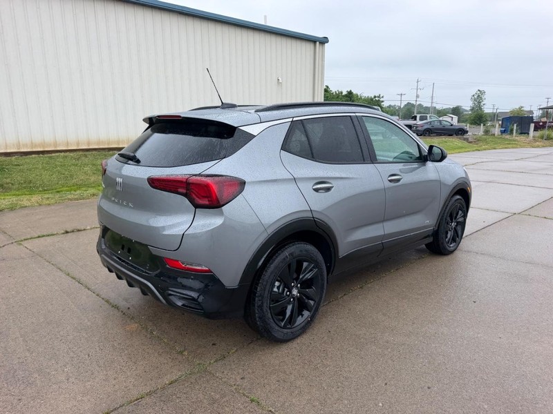 Buick Encore GX Vehicle Full-screen Gallery Image 3