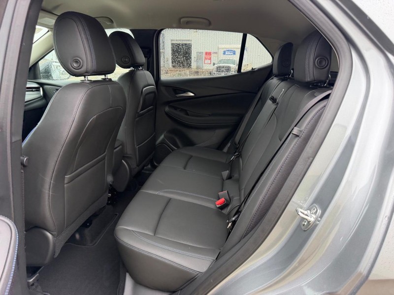 Buick Encore GX Vehicle Full-screen Gallery Image 7