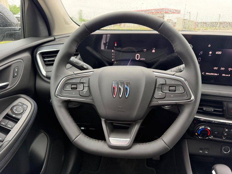Buick Encore GX Vehicle Full-screen Gallery Image 9