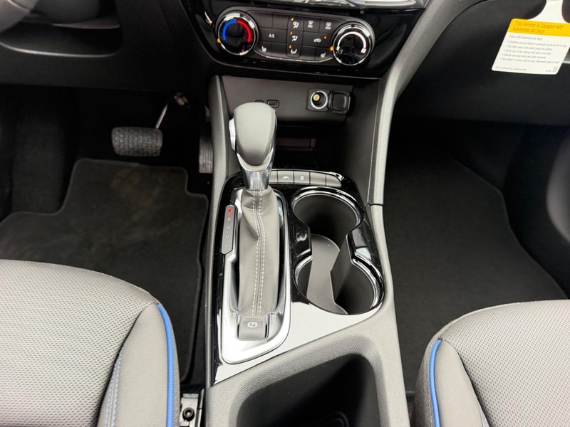 Buick Encore GX Vehicle Full-screen Gallery Image 14
