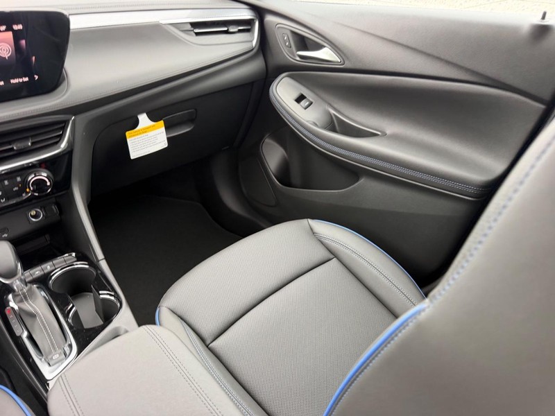 Buick Encore GX Vehicle Full-screen Gallery Image 15