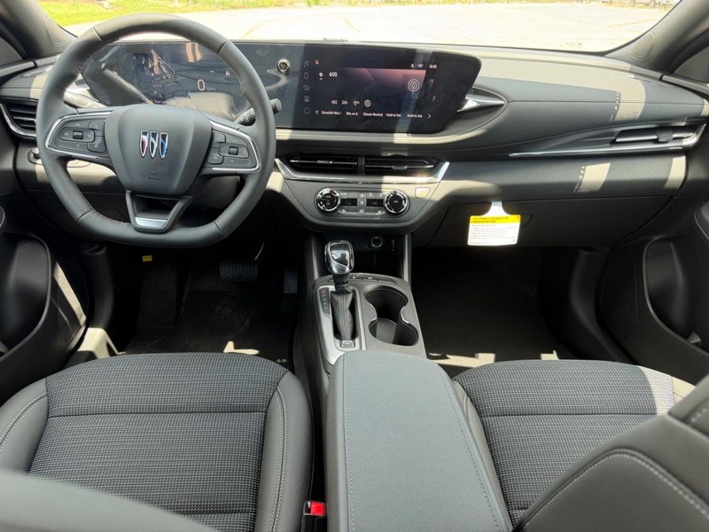 Buick Envista Vehicle Full-screen Gallery Image 8