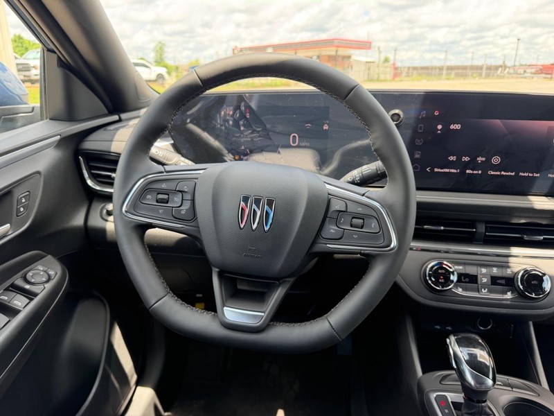 Buick Envista Vehicle Full-screen Gallery Image 9